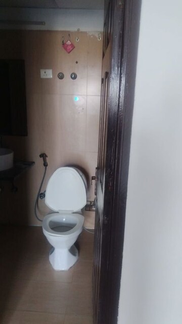 Bathroom in 2.5 BHK Apartment at Mahagun Maple, Sector 50 – for Sale