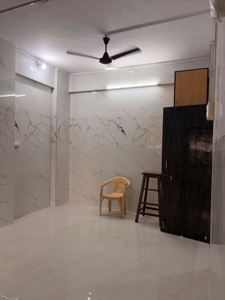 Bathroom, god-gifts-building 1 Bedroom 450 Sq.Ft. Apartment In Lower Parel Mumbai 9931415