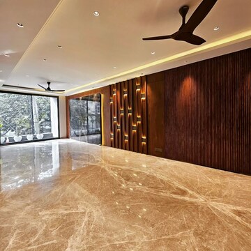 Room in 3.5 BHK Builder Floor at Dlf Phase I – for Sale