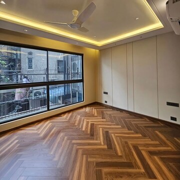 Balcony in 3.5 BHK Builder Floor at Dlf Phase I – for Sale