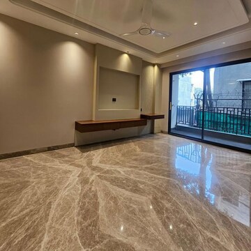 Room in 3.5 BHK Builder Floor at Dlf Phase I – for Sale