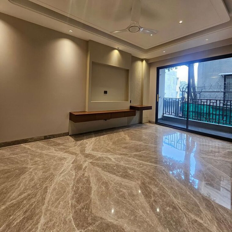 Room, dlf phase i 3.5 Bedroom 270 Sq.Yd. Builder Floor In Dlf Phase I Gurgaon 9931418