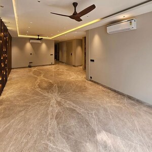 Room in 3.5 BHK Builder Floor at Dlf Phase I – for Sale