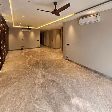 Room in 3.5 BHK Builder Floor at Dlf Phase I – for Sale