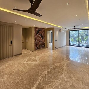 Room in 3.5 BHK Builder Floor at Dlf Phase I – for Sale