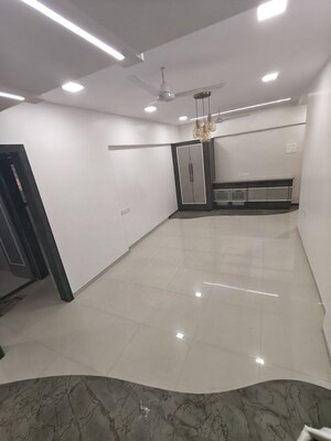 Room in 2.5 BHK Apartment at Siddhivinayak Nivara, Lower Parel – for Rent