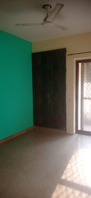 Room in 2.5 BHK Apartment at Amrapali Empire, Sain Vihar – for Sale