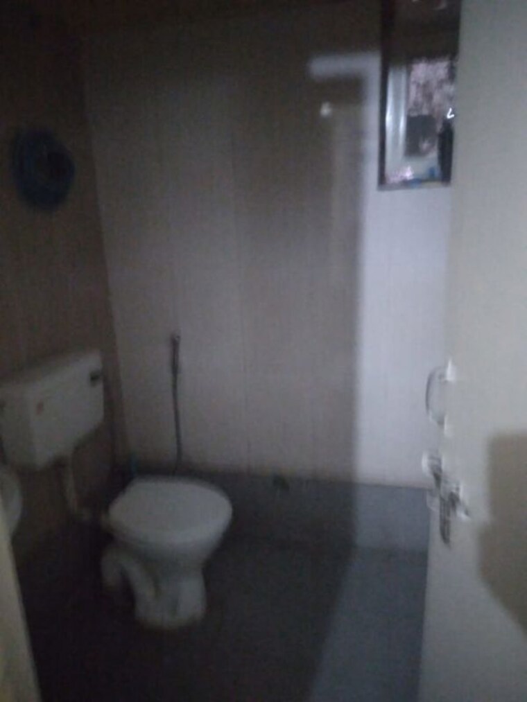 Bathroom, amrapali-empire 2.5 Bedroom 1215 Sq.Ft. Apartment In Sain Vihar Ghaziabad 9931449