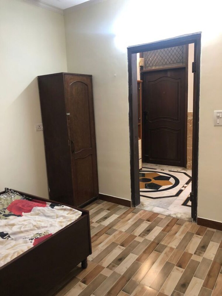 Bedroom, east of kailash 3 Bedroom 200 Sq.Yd. Apartment In East Of Kailash Delhi 9931468