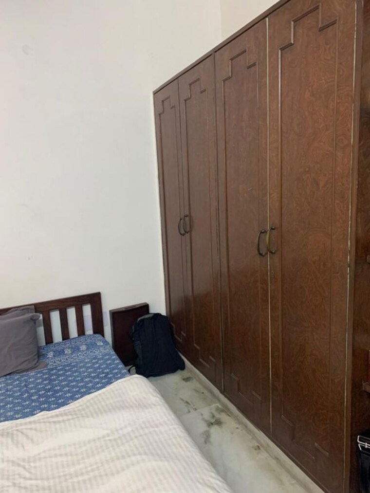 Bedroom, east of kailash 3 Bedroom 200 Sq.Yd. Apartment In East Of Kailash Delhi 9931468