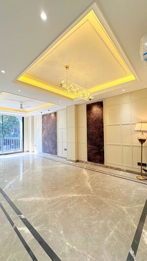 Room in 3 BHK Builder Floor at BPTP Green Oaks, Sector 70a – for Sale