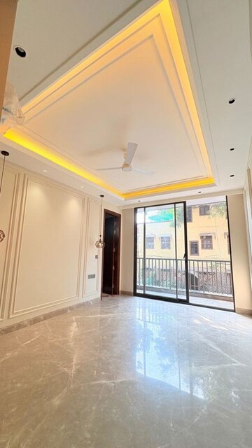 Room in 3 BHK Builder Floor at BPTP Green Oaks, Sector 70a – for Sale