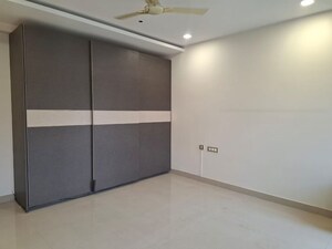 Room in 3.5 BHK Apartment at Banjara Hills – for Rent