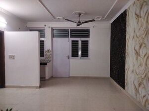 Room in 4 BHK Apartment at Sarita Vihar – for Rent