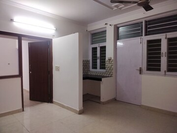 Room in 4 BHK Apartment at Sarita Vihar – for Rent