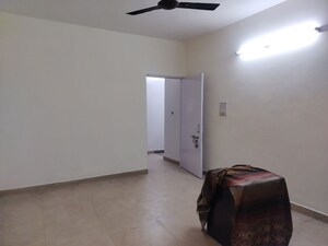 Room in 4 BHK Apartment at Sarita Vihar – for Rent