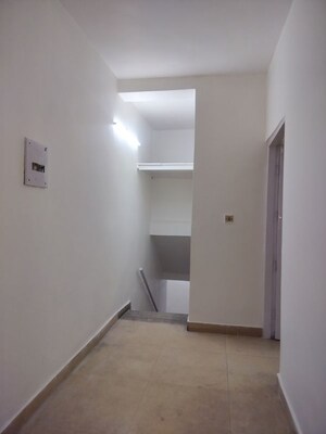 Room in 4 BHK Apartment at Sarita Vihar – for Rent