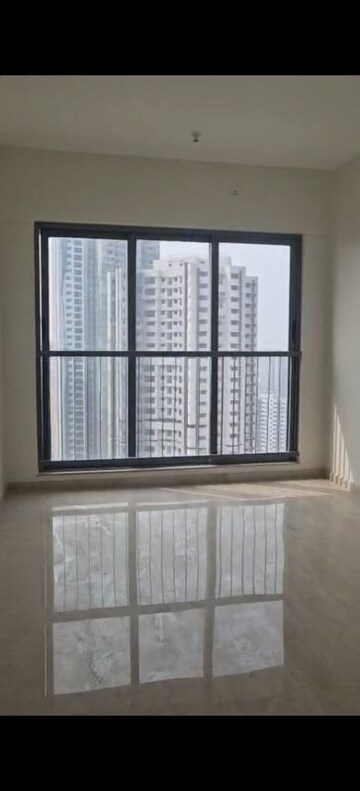 Room in 3 BHK Apartment at Kalpataru Elitus, Mulund West – for Sale