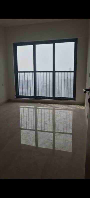 Room in 3 BHK Apartment at Kalpataru Elitus, Mulund West – for Sale