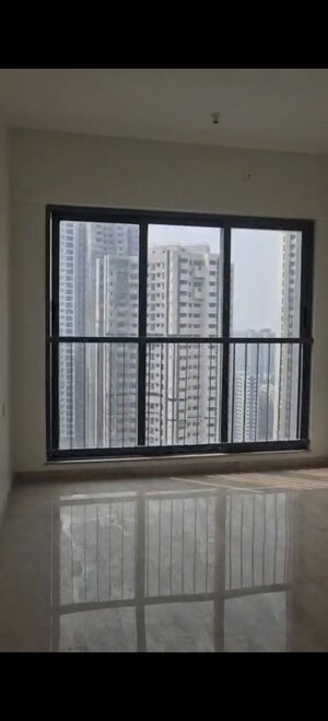 Room in 3 BHK Apartment at Kalpataru Elitus, Mulund West – for Sale
