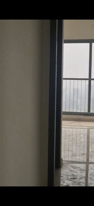 Room in 3 BHK Apartment at Kalpataru Elitus, Mulund West – for Sale