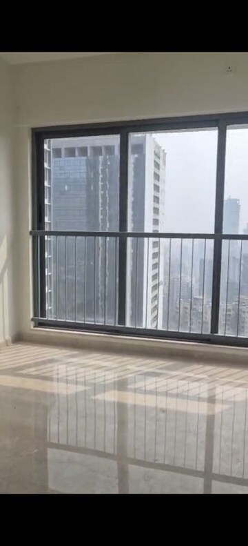 Room in 3 BHK Apartment at Kalpataru Elitus, Mulund West – for Sale