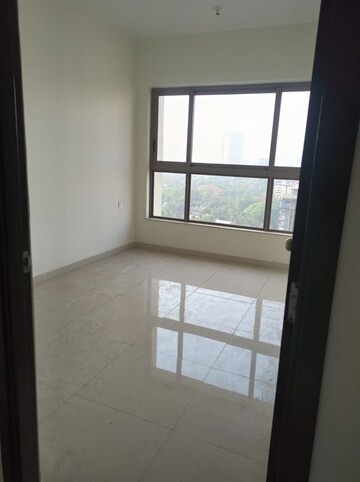 Room in 2 BHK Apartment at Kalpataru Paramount, Kapur Bawdi – for Sale