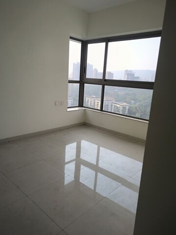 Room in 2 BHK Apartment at Kalpataru Paramount, Kapur Bawdi – for Sale
