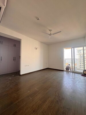 Room in 3.5 BHK Apartment at ATS Marigold, Sector 89a – for Rent