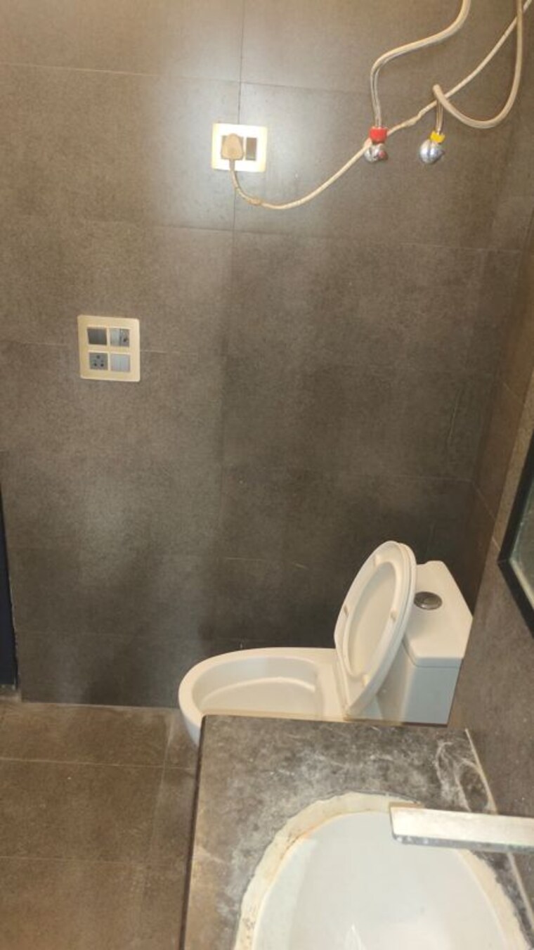 Bathroom, east of kailash 2 Bedroom 1500 Sq.Ft. Builder Floor In East Of Kailash Delhi 9931518