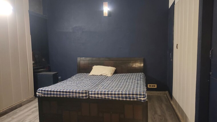 Bedroom, east of kailash 2 Bedroom 1500 Sq.Ft. Builder Floor In East Of Kailash Delhi 9931518