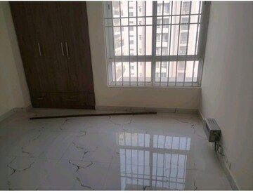 Room in 3 BHK Apartment at Unitech Fresco, Sector 50 – for Sale