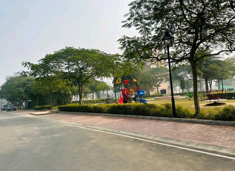 Garden, dlf-garden-city-plots-i  219 Sq.Yd. Plot In Sector 91 Gurgaon 9931656