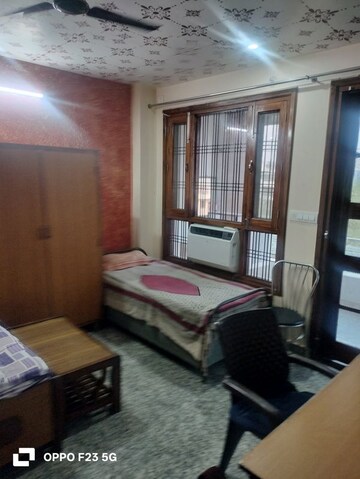 Living Room in 1 RK Builder Floor at Gomti Nagar – for Rent
