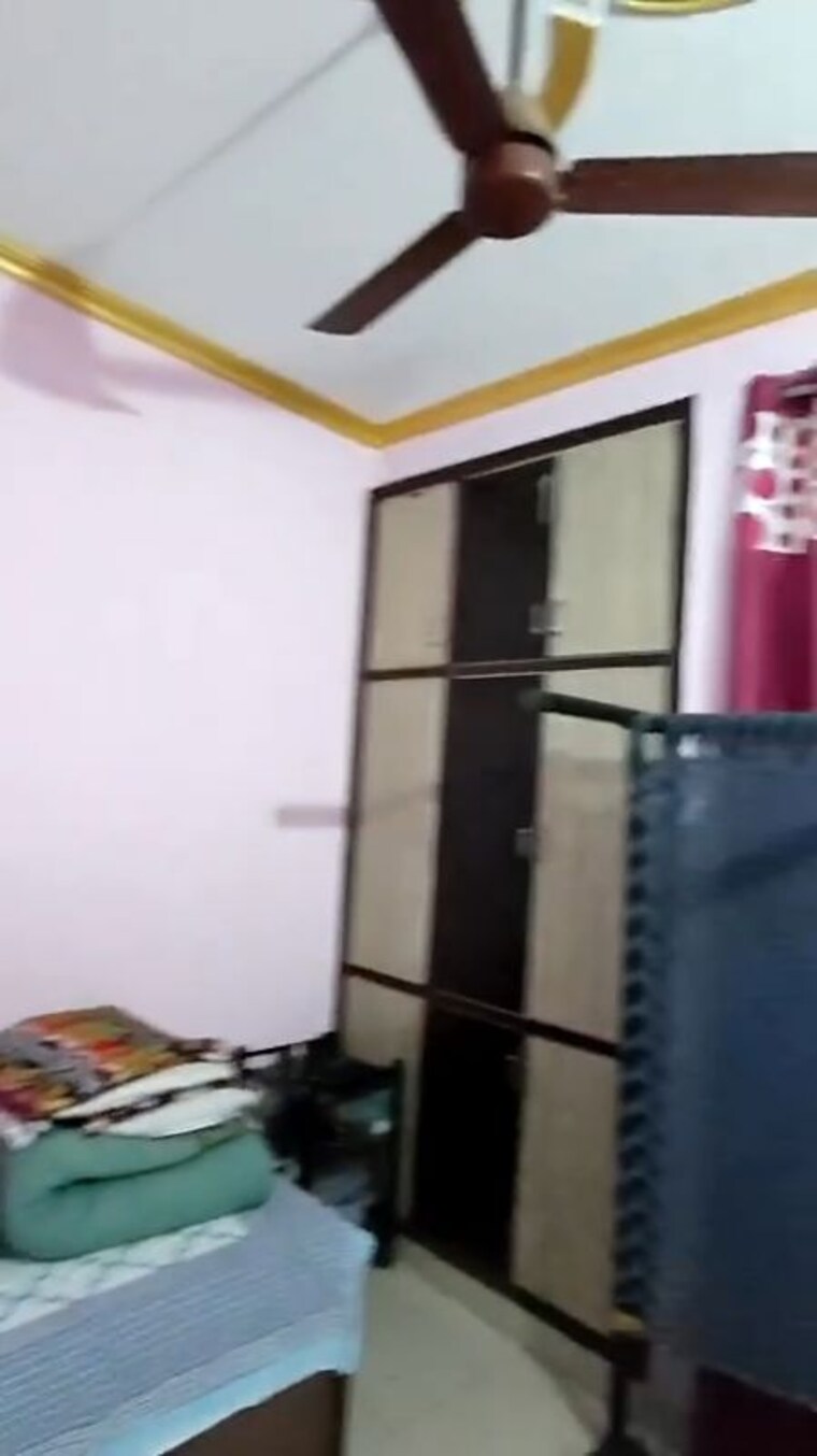 Room, balaji-enclave 2 Bedroom 93 Sq.Yd. Builder Floor In Govindpuram Ghaziabad 9931678