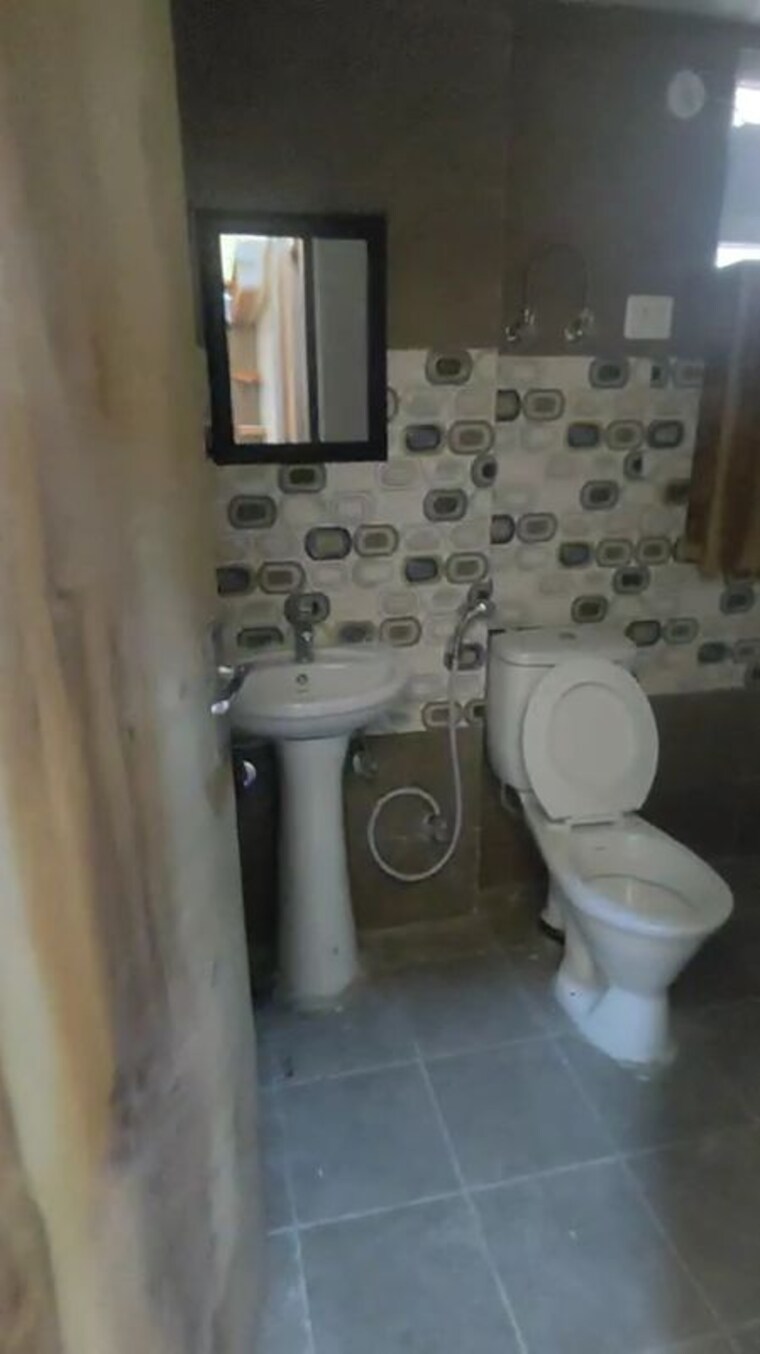 Bathroom, rise-organic-homes 2 Bedroom 1040 Sq.Ft. Apartment In Mahurali Ghaziabad 9931684