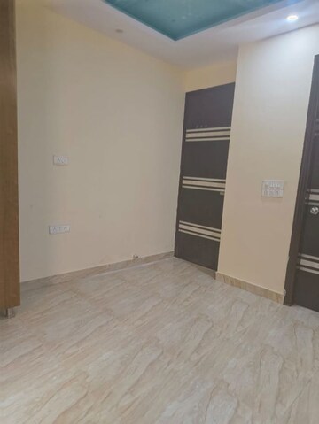 Room in 3 BHK Apartment at Emaar Emerald Estate, Sector 65 – for Rent