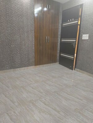 Room in 3 BHK Apartment at Emaar Emerald Estate, Sector 65 – for Rent