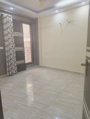 Room in 3 BHK Apartment at Emaar Emerald Estate, Sector 65 – for Rent