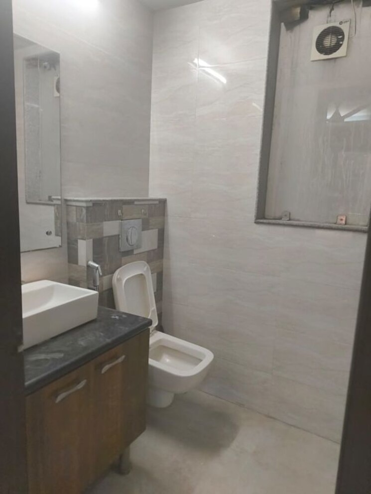 Bathroom, emaar-emerald-estate 3 Bedroom 1310 Sq.Ft. Apartment In Sector 65 Gurgaon 9920533