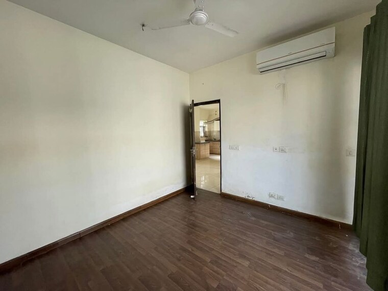 Room, bptp-amstoria 3 Bedroom 2229 Sq.Ft. Builder Floor In Sector 102 Gurgaon 9931688