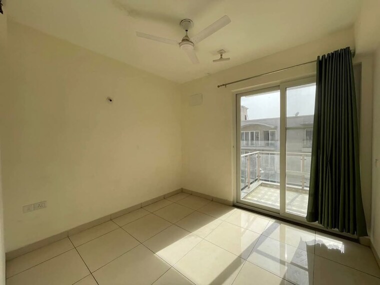 Room, bptp-amstoria 3 Bedroom 2229 Sq.Ft. Builder Floor In Sector 102 Gurgaon 9931688