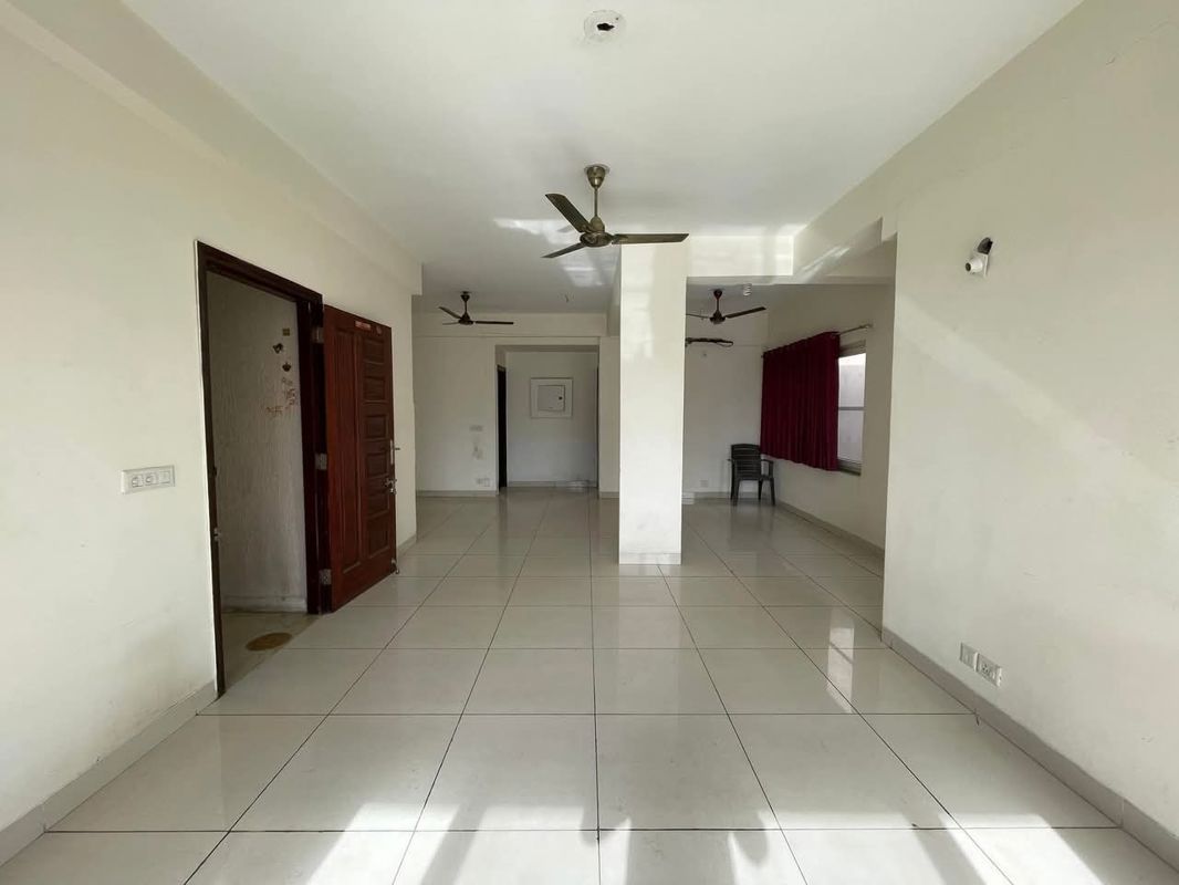 3 BHK + Pooja Room,Servant Room,Extra Room Builder Floor For Rent in BPTP Amstoria