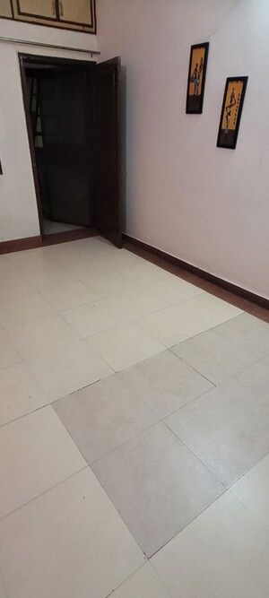 Room in 2 BHK Builder Floor at Huda Market, Sector 31 – for Rent