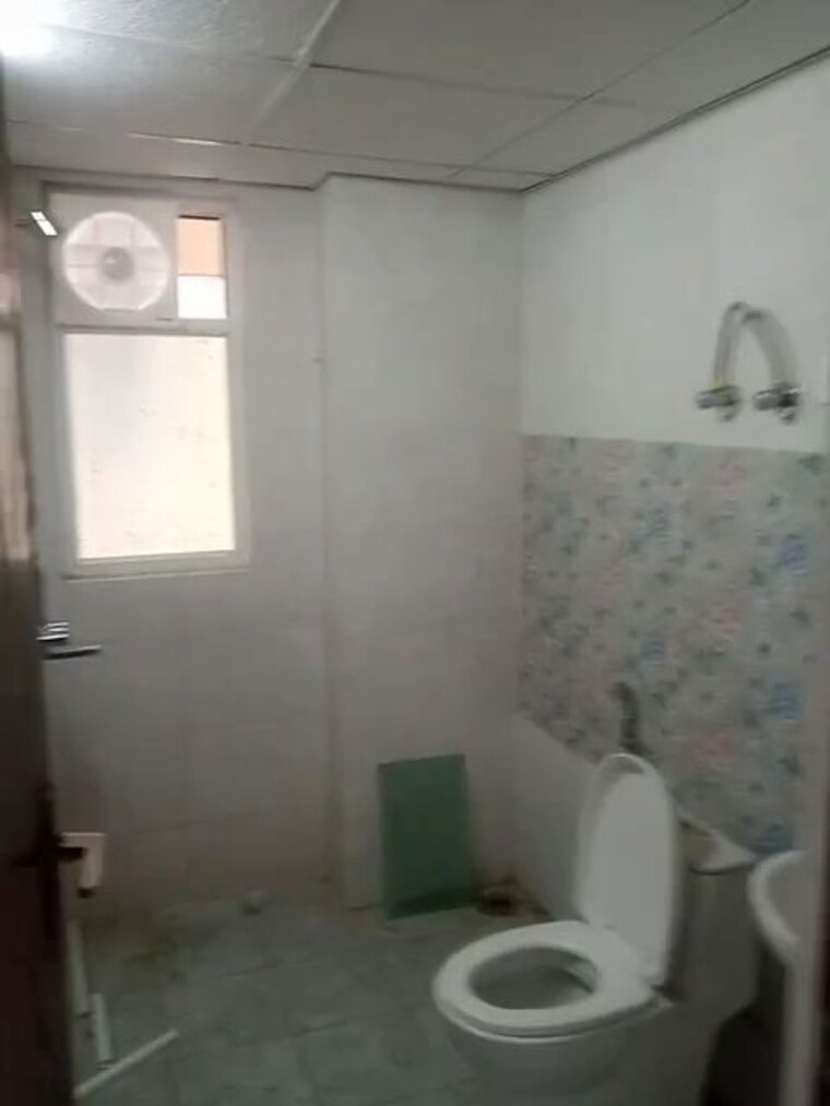 Bathroom, rise-organic-homes 2 Bedroom 1102 Sq.Ft. Apartment In Mahurali Ghaziabad 9931707