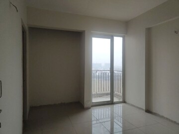 Room in 2 BHK Apartment at Wave City, Wave City – for Rent