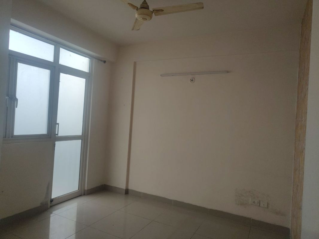 2 BHK + Extra Room Apartment For Rent in Wave Dream Homes