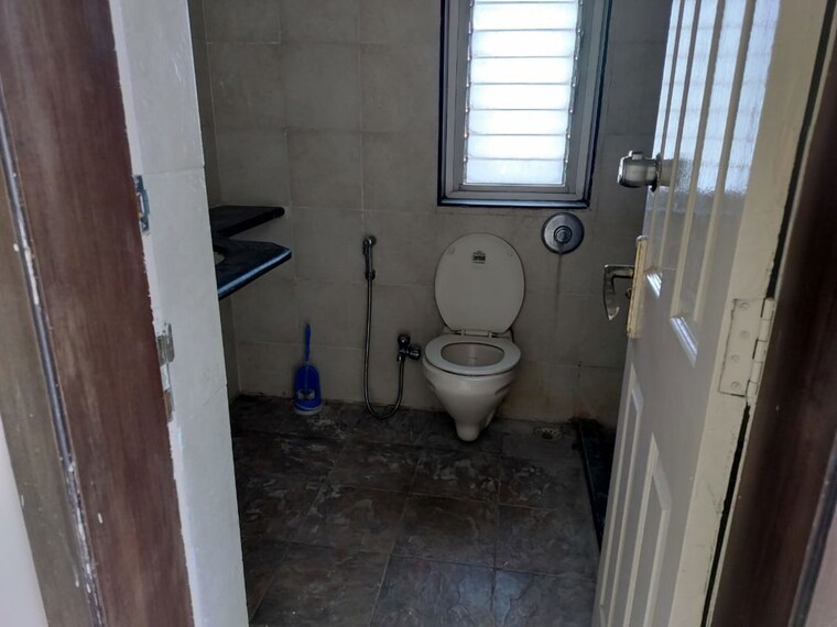 Bathroom, mirchandani-palms 3 Bedroom 1650 Sq.Ft. Apartment In Rahatani Pune 9931757