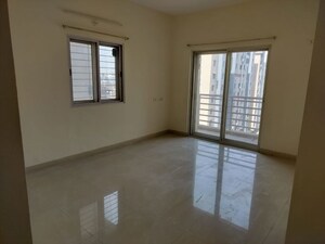 Room in 3 BHK Apartment at Mirchandani Palms, Rahatani – for Rent