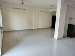 Room in 3 BHK Apartment at Mirchandani Palms, Rahatani – for Rent